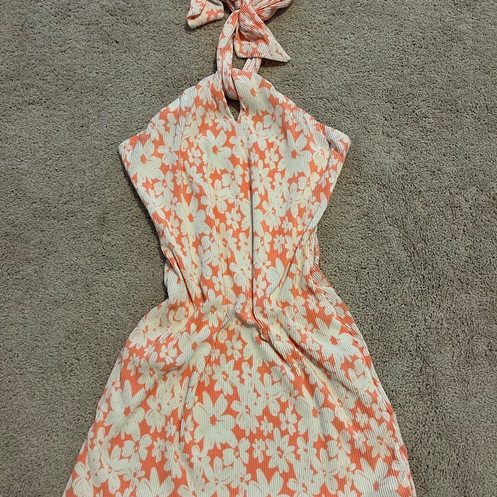 Size L (fits a M) orange and white floral dress